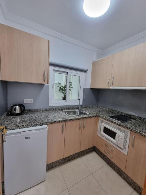 Suecia Lirio Apartment Лос Кристианос Екстериор снимка