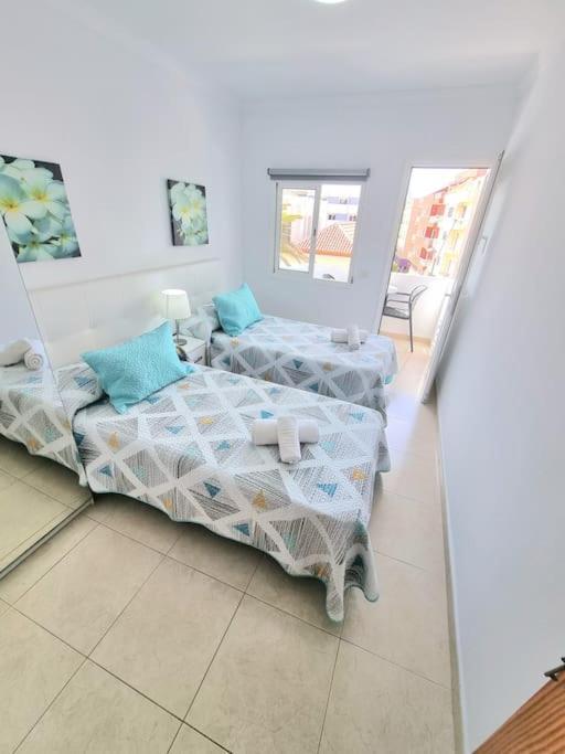 Suecia Lirio Apartment Лос Кристианос Екстериор снимка